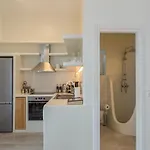 Satsi's Premium Seascape-2 Min From The Beach&town شقة